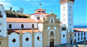 Que visitar en Candelaria Lugares para disfrutar en una Ruta guiada hasta la basilica